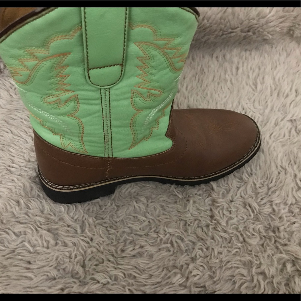 Cowgirl/cowboy boots